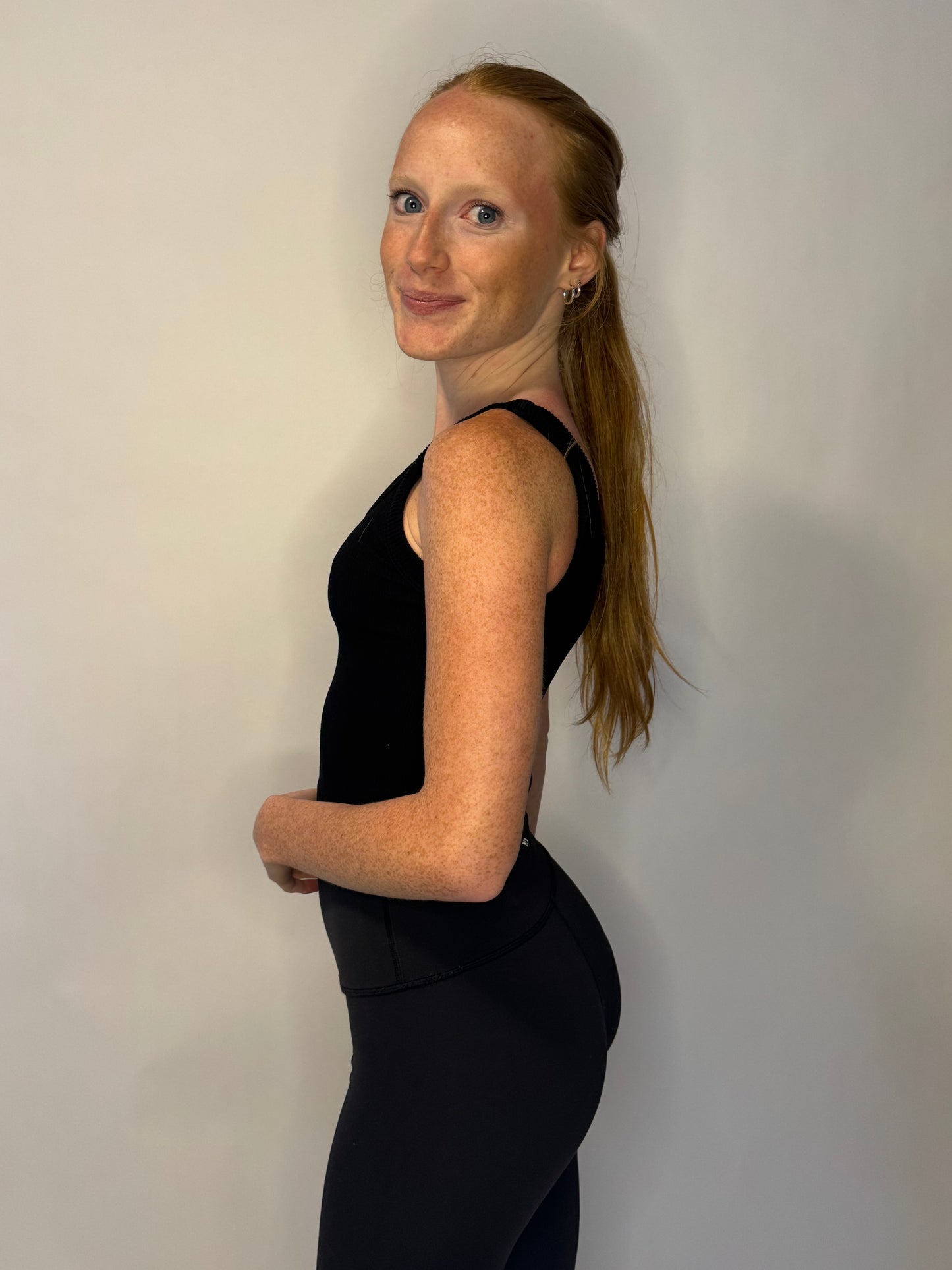 Black Seamless Ribbed Cropped Scoop Neck Tank Top
